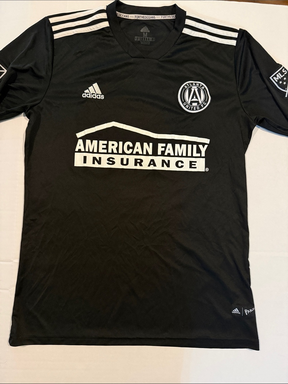 adidas Black Women's Atlanta United V-Neck Jersey - Villalba